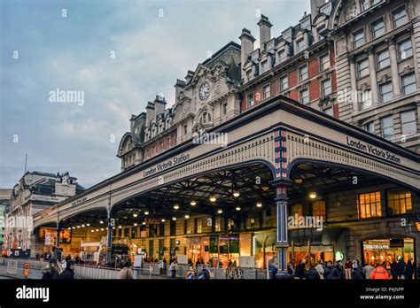 Victoria train station london old hi-res stock photography and images ...