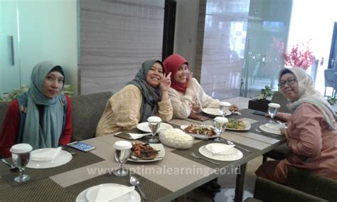 Makan Siang Pelatihan Ekspor Impor Di Atlantic City Hotel Bandung