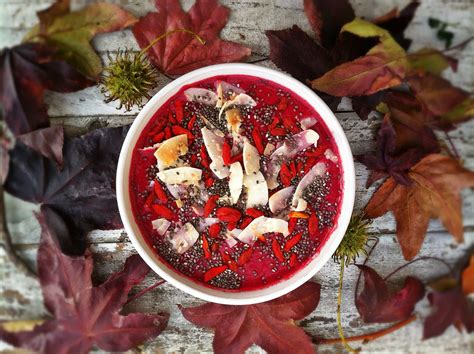 Beetroot smoothie bowl - In All Honesty