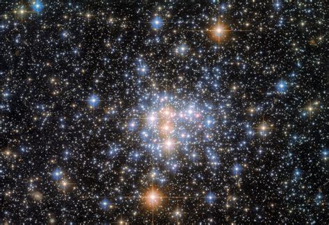 Hubble Space Telescope reveals a stunning star cluster (photo) | Space