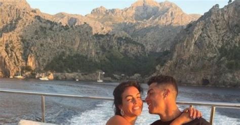 Cristiano Ronaldo Presume Del Cochazo Que Le Regaló Georgina Rodríguez