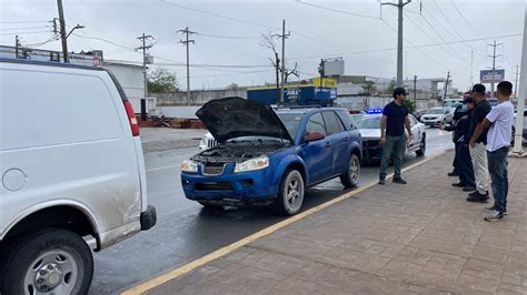 Conductor Invade Carril Y Choca