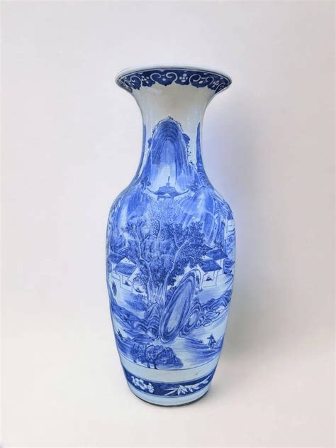 Sold At Auction Grand Vase Balustre En Porcelaine Maill E Bleu Sur