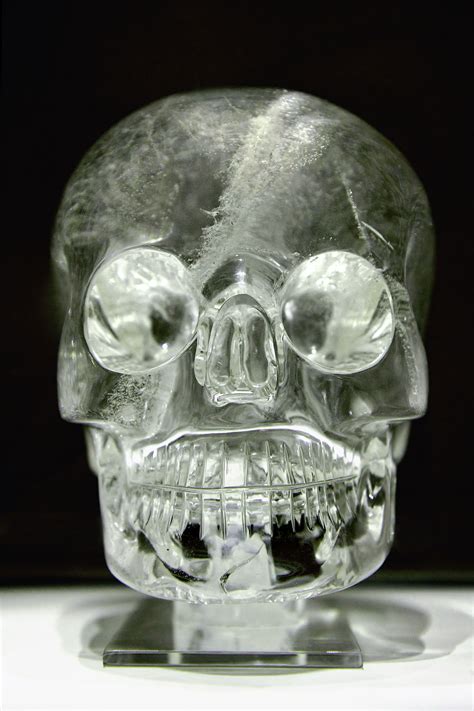 Crystal skull - Wikipedia