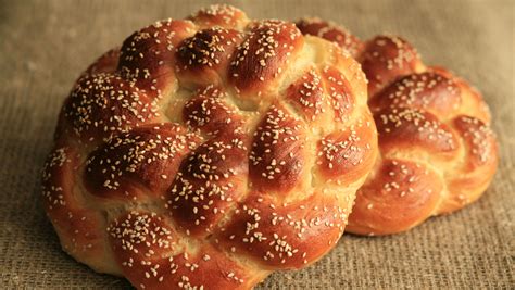 Why Are Challah Loaves Round On Rosh Hashanah?