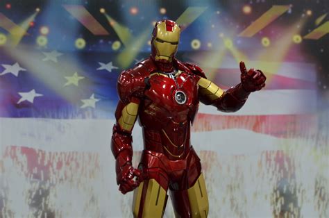 Toys For Papa Hot Toys Suit Up Gantry With Iron Man Mark IV Review Part