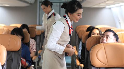 Should Airlines Have Stricter Dress Codes We Re Diving Into The Debate