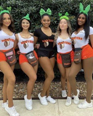 Hooters Hotties Pt Porn Pictures Xxx Photos Sex Images Pictoa