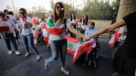 From North To South Protesters Form Human Chain Across Lebanon Al Bawaba