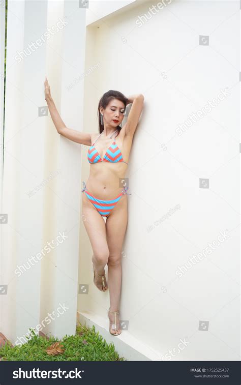 Portrait Beautiful Sexy Woman Bikini Standing Stock Photo 1752525437 Shutterstock