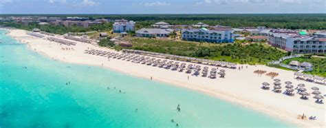 Flamenco Beach in Caco Coyo (Jardines del Rey), Cuba🍹