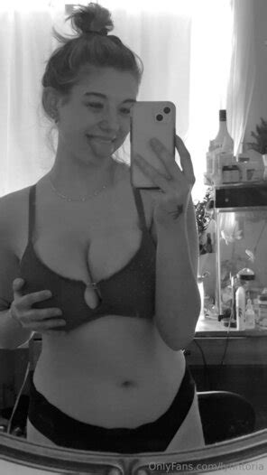 Lynntoria OnlyFansVerseDrops Telegram LN1T37X Porn Pic