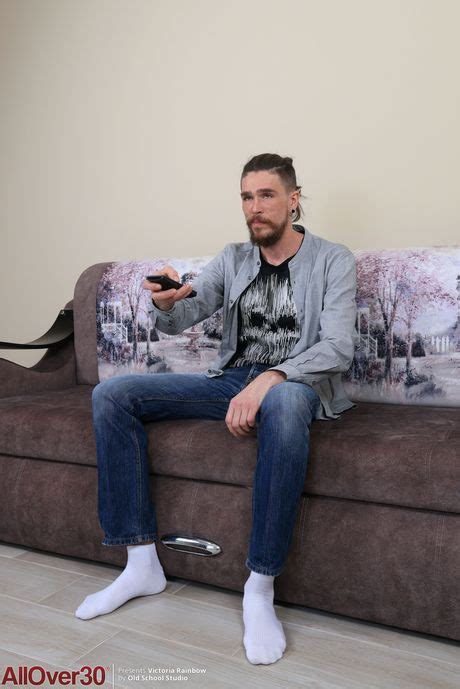 Short Haired Milf Victoria Rainbow Gets Her Pussy Dicked