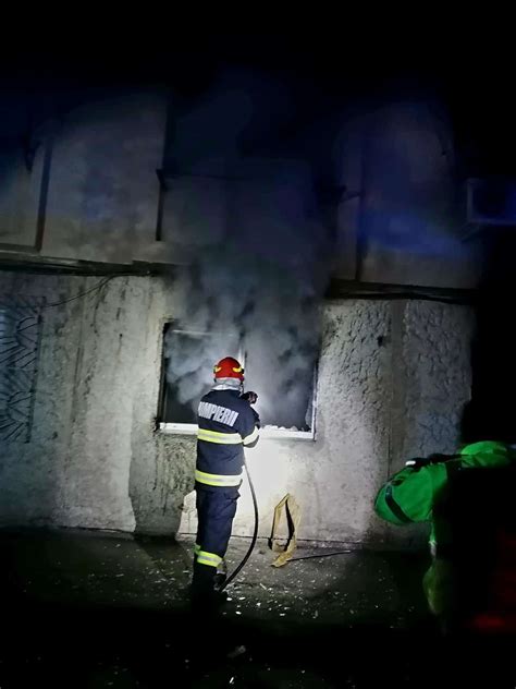 Foto Video Explozie Urmat De Incendiu Ntr Un Bloc Din Giurgiu Zeci