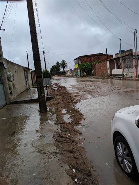 Ap S Fortes Chuvas Internautas Enviam Fotos De Sujeira Em Feira De