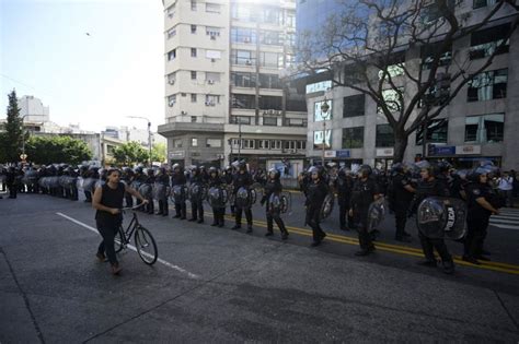 Marcha Piquetera Las Fotos Del Primer Gran Desafío Al Ajuste De