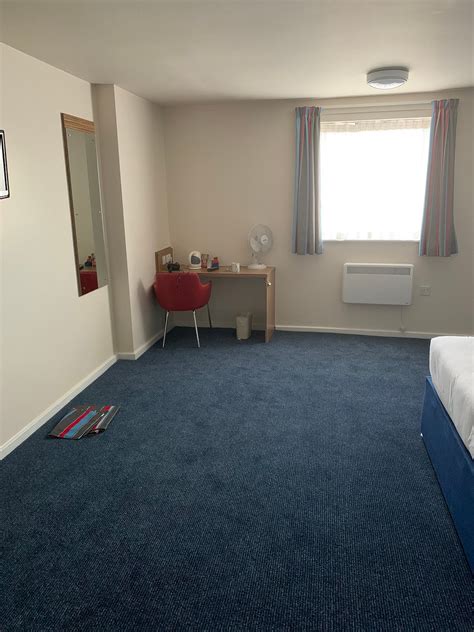 Travelodge Horsham Central Hotel - UPDATED Prices, Reviews & Photos ...