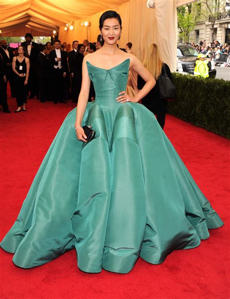 model met gala dresses kate moss iman   vogue