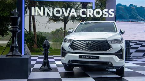 C N C Nh Toyota Innova Cross V A Ra M T T I Vi T Nam