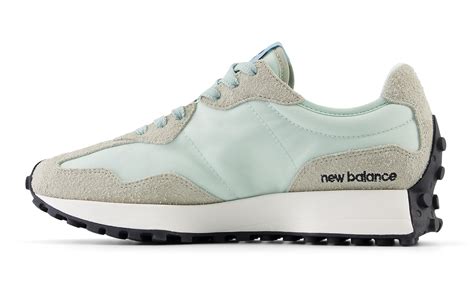 New Balance 327