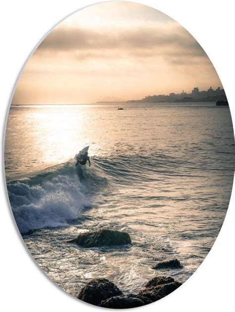 Wallclassics Pvc Schuimplaat Ovaal Surfer Op Zee Aan De Kust 51x68 Cm Foto Op Bol