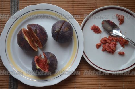 Запеченный инжир с орехами и сыром: 5 фото в рецепте
