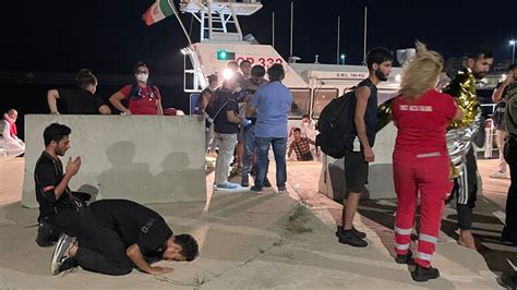 Migranti In 53 Soccorsi In Mare Dalla Guardia Costiera E Sbarcati A