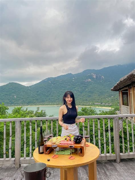 Hot girl Khánh Hòa bươn chải đủ nghề tay chân đám cưới đeo vàng trĩu cổ ái tình viên mãn