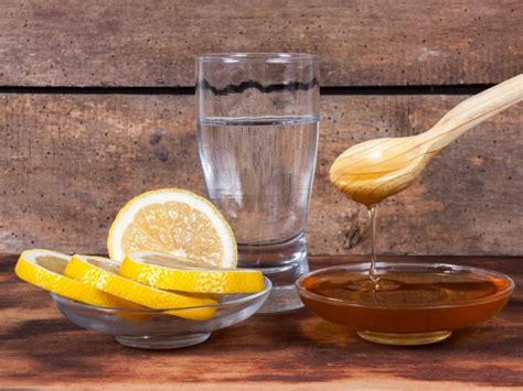 5 Benefits of Honey Water & How To Make | Organic Facts