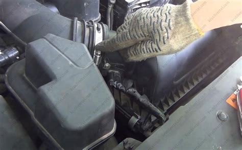 Замена воздушного фильтра Ford Explorer 5