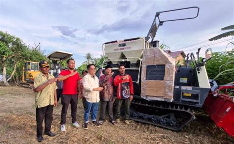 Pemkab Kukar Salurkan Bantuan Alat Mesin Pertanian Di Desa Bukit Raya