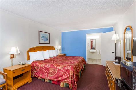 Days Inn Summerton, SC - See Discounts