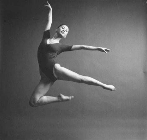 Dại dột làm mẫu nude sao nữ bị gia đình hắt hủi