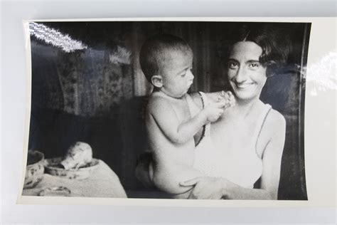 Ensemble de 8 photographies de famille Nicolas de Staël sa compagne