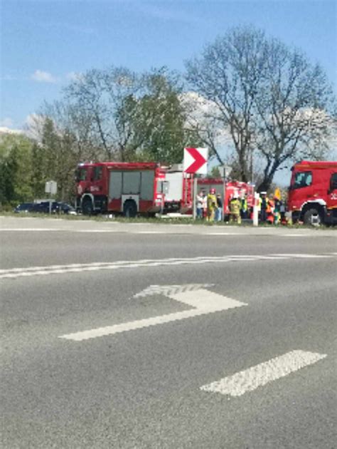 Dachowanie pojazdu osobowego na trasie Lublin Łęczna Są utrudnienia