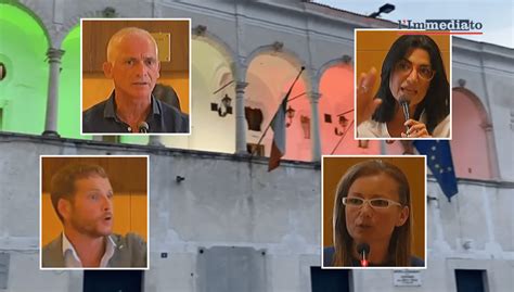 Volano Gli Stracci A Manfredonia La Consigliera All Assessore Il Suo