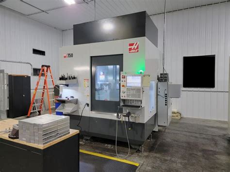 Haas Umc Axis Cnc Vertical Machining Center With Rpm