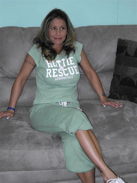 Mature MILF Leeanna Heart Shows Her Fake Tits Her Trimmed Pussy CoedCherry