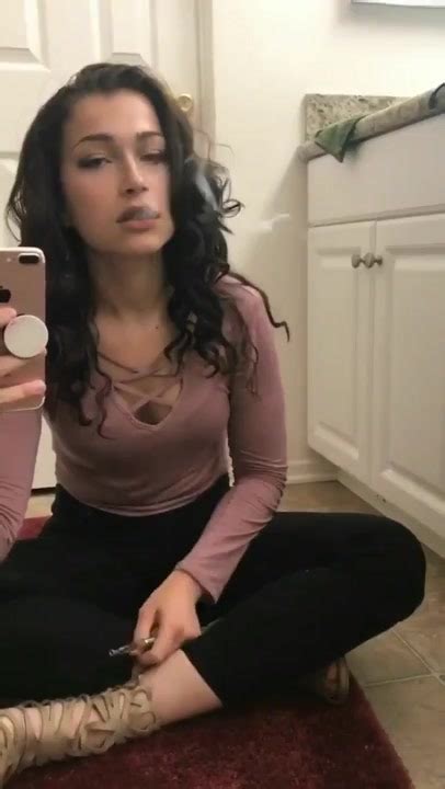 Jennifer Jacobs Smokes Premium Free Cam Snapchat Manyvids Porn Videos