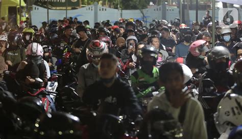 Foto Puncak Arus Mudik Pelabuhan Merak Diserbu Pemudik Motor