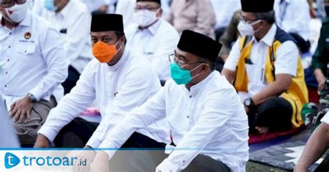 Di Posko Pengungsi Wagub Sulsel Salat Idul Adha Bersama Menko Pmk