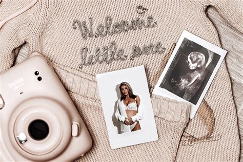 Love Island S Chloe Crowhurst Strips Completely Naked