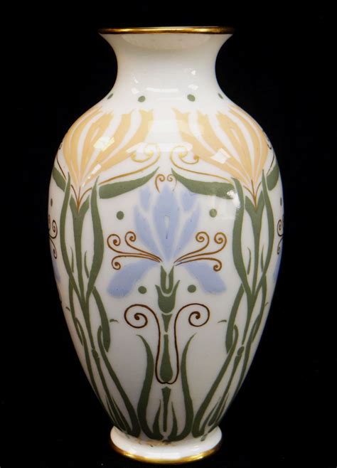 Rare Doulton Burslem Lactolian Ware Vase By Robert Allen In The Art