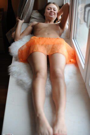 Cute Teen Liza Shows Off Liza 2gn 8931 Porn Pic