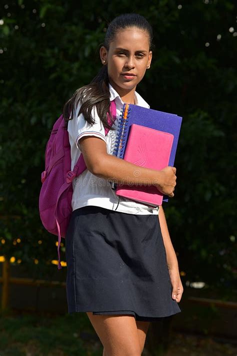 Tudiante De Latina Standing With Books Image Stock Image Du Jeune Crit