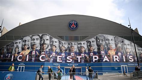 Pourquoi Le Psg Et La Mairie De Paris Sécharpent Ils Autour Du Parc