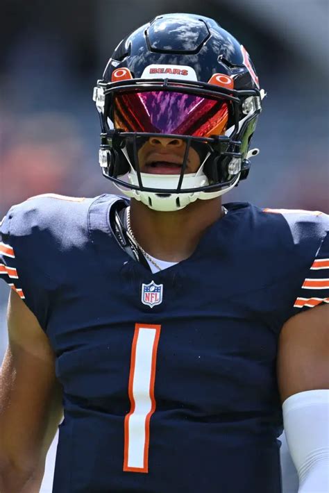 Report Former Chicago Bears Qb Justin Fields Had Embarrassing Day Of