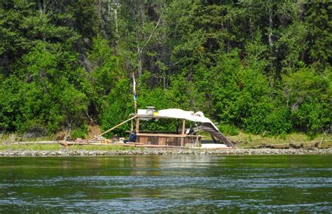 LOAFin AROUND and KANOE TRIPPING : Canoeing the Teslin and Yukon Rivers ... 