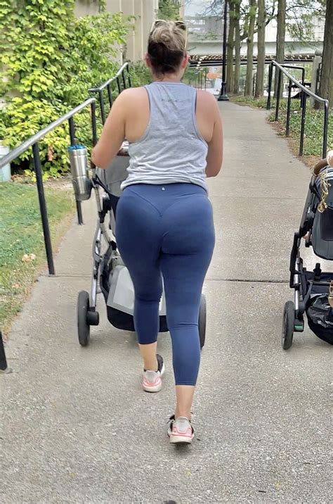 Insane Thick Milf Ass Spandex Leggings Yoga Pants Forum