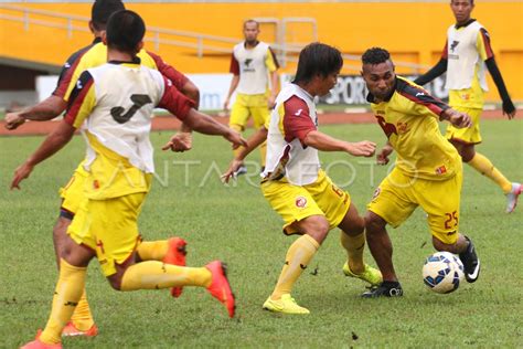 Latihan Perdana Sriwijaya Fc Antara Foto